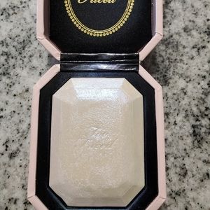 Too faced highlighter
